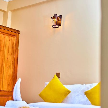 Aves Executive Hotel アルーシャ エクステリア 写真