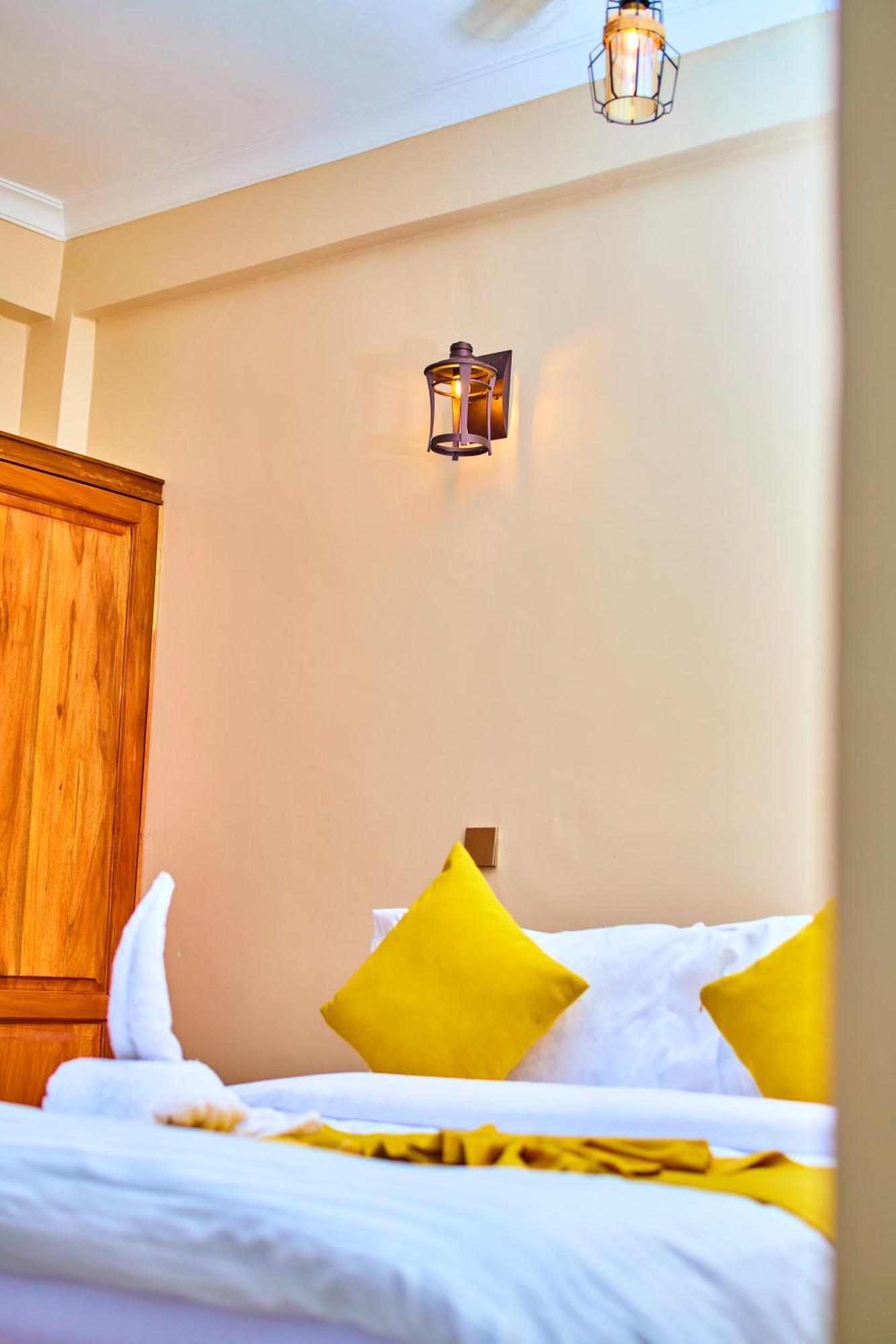 Aves Executive Hotel アルーシャ エクステリア 写真